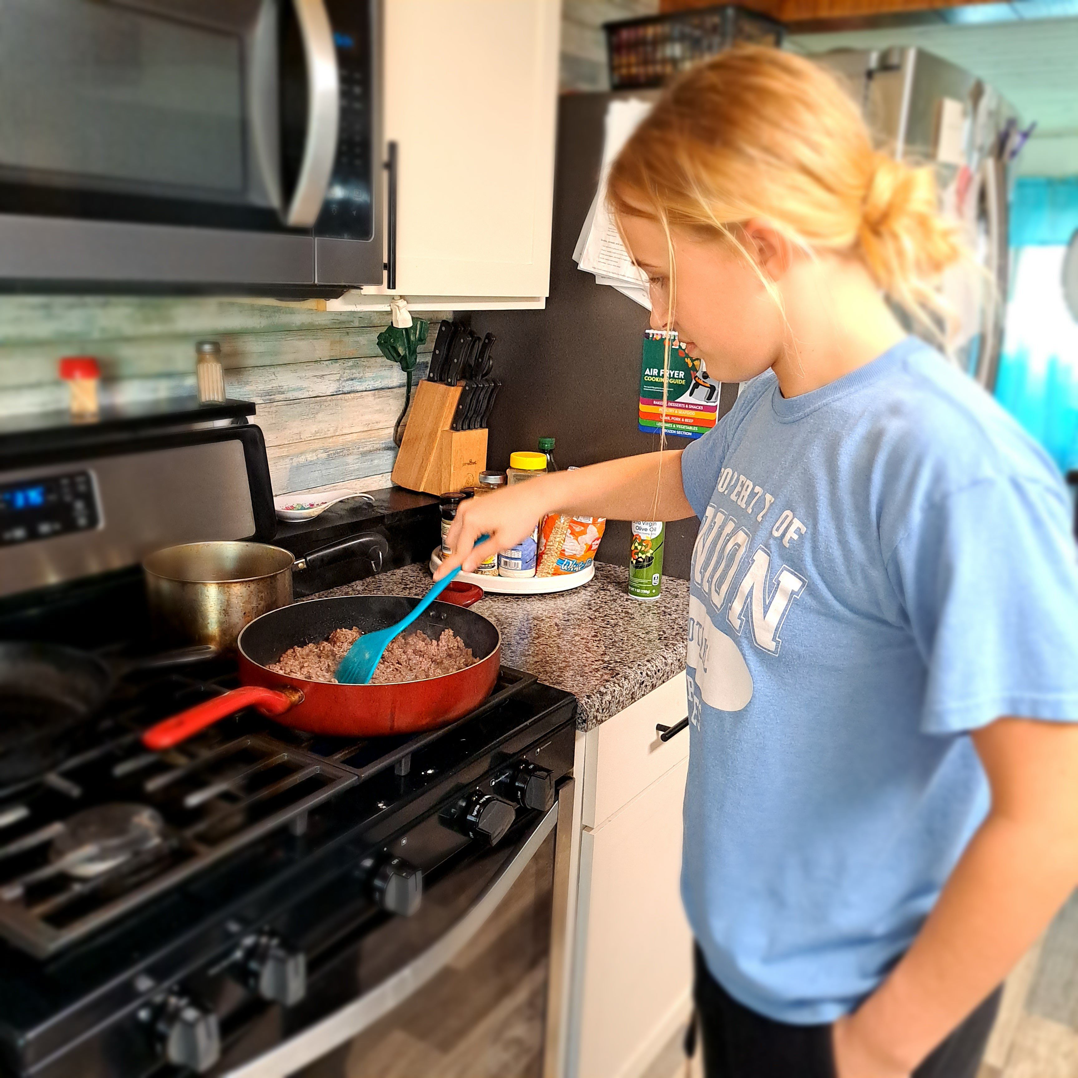 How to get your kids involved in cooking and meal prep